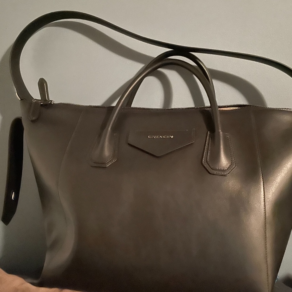 GET IT! LARGE ANTIGONA SOFT BAG IN SMOOTH LEATHER - Picture 8 of 8